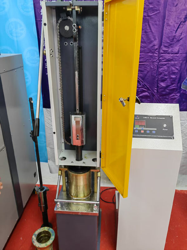 アスファルトマルシェル圧縮器具