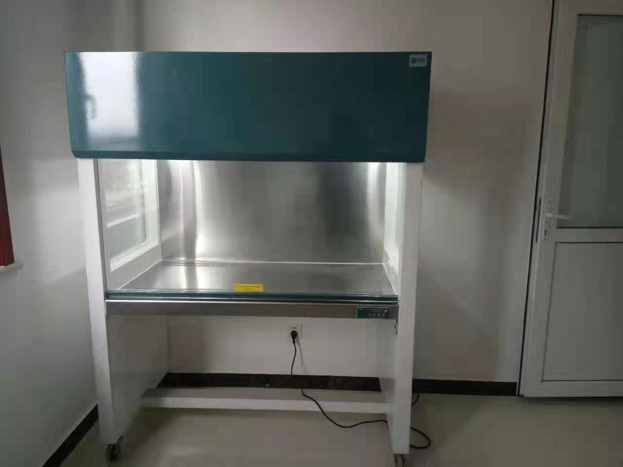 ラミナーフロークリーンベンチ