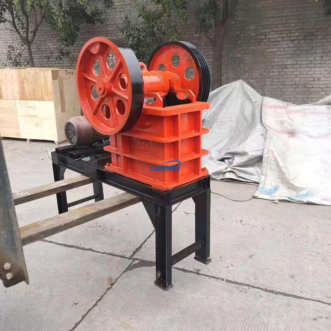 小さな石の粉砕機